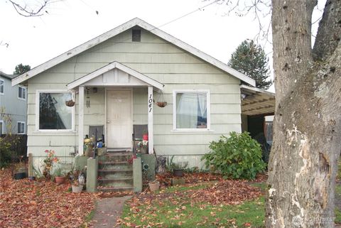 Photo of 1041 7th Avenue, Longview, WA 98632 (MLS # 2456339)