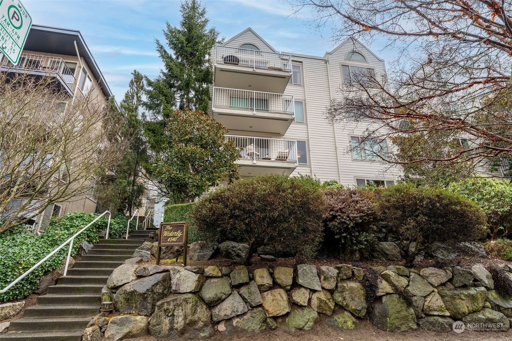 Photo of 4540 45th Avenue SW #203, Seattle, WA 98116 (MLS # 2200798)