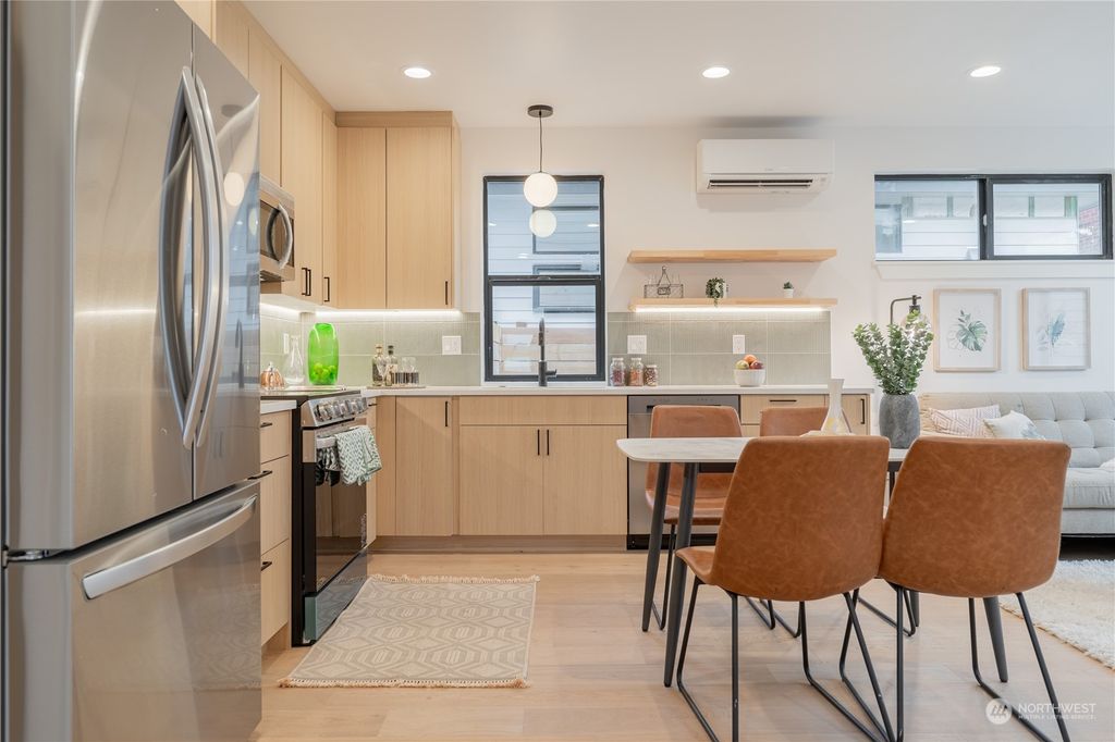 Photo of 5539 34th Avenue NE, Seattle, WA 98105 (MLS # 2311130)