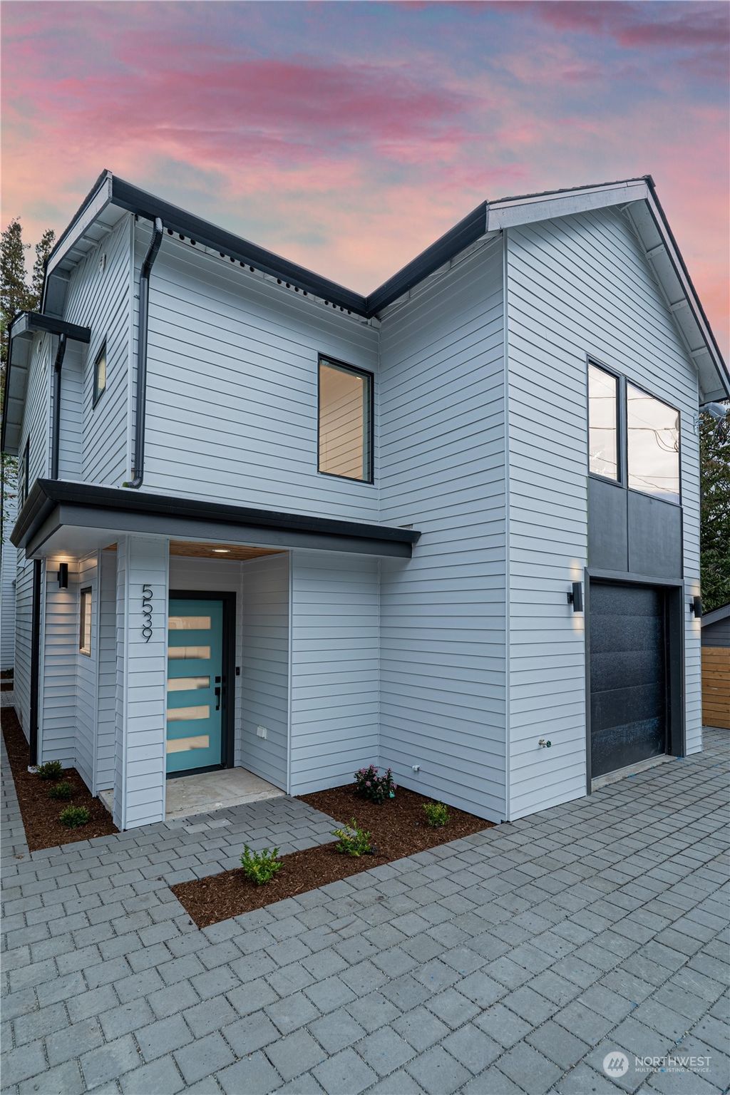 Photo of 5539 34th Avenue NE, Seattle, WA 98105 (MLS # 2311130)