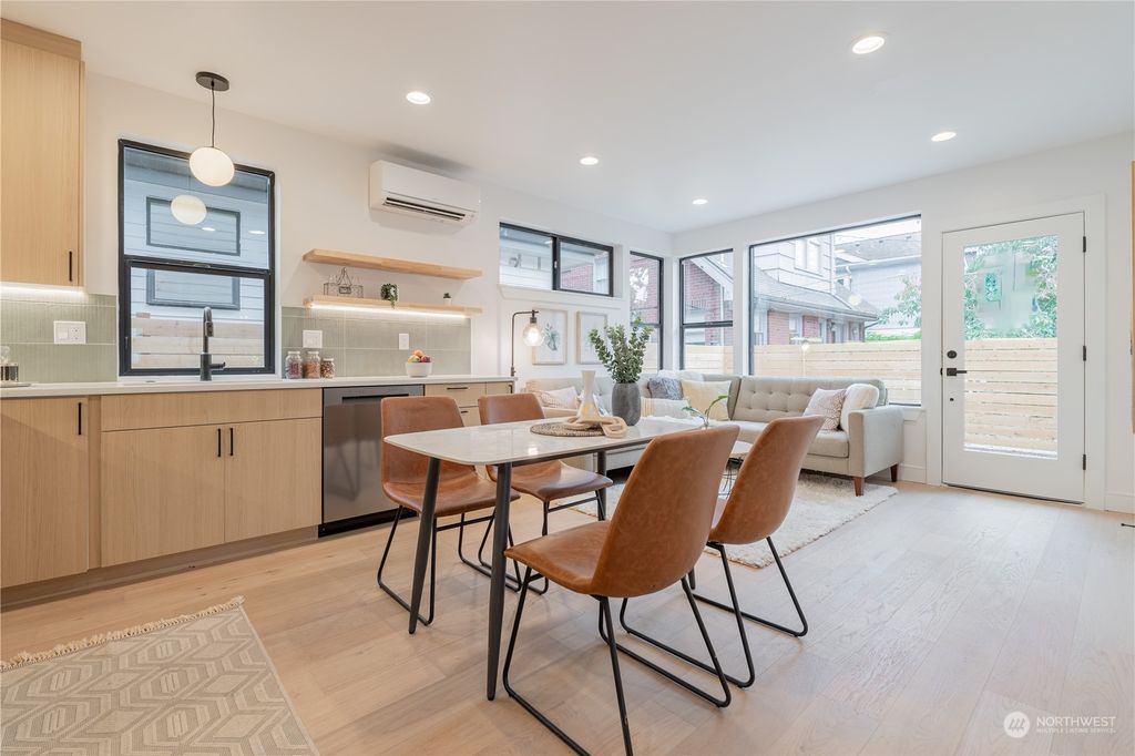 Photo of 5539 34th Avenue NE, Seattle, WA 98105 (MLS # 2311130)