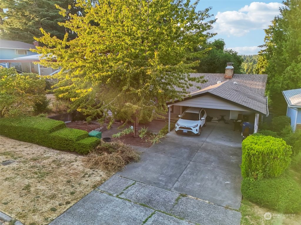 Photo of 3838 NE 98th Street, Seattle, WA 98115 (MLS # 2275089)