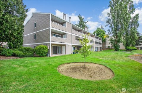 Photo of 12423 NE 131st Court #E 306, Kirkland, WA 98034 (MLS # 2510035)