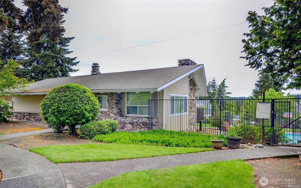 Photo of 12423 NE 131st Court #E 306, Kirkland, WA 98034 (MLS # 2510035)