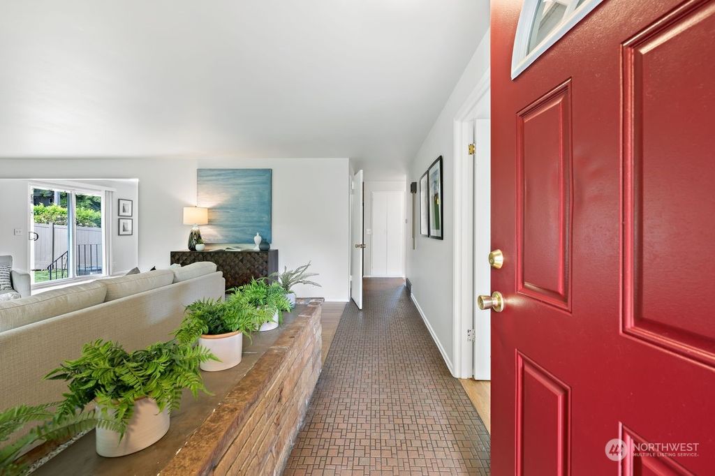 Photo of 15855 11th Avenue SW, Burien, WA 98166 (MLS # 2068396)
