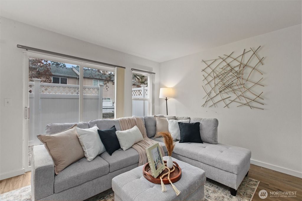 Photo of 1825 S 330th Street #B2, Federal Way, WA 98003 (MLS # 2458257)