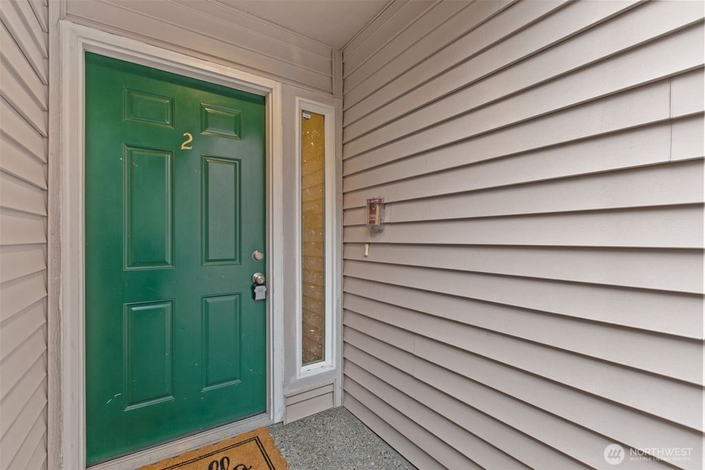 Photo of 1825 S 330th Street #B2, Federal Way, WA 98003 (MLS # 2458257)