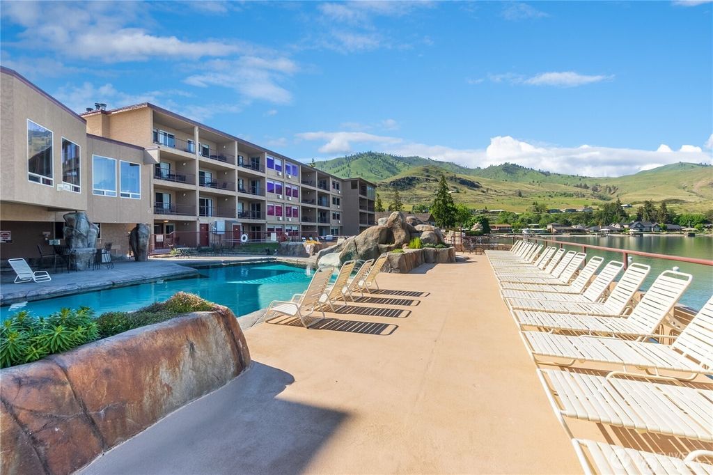 Photo of 322 W Woodin Avenue #512, Chelan, WA 98816 (MLS # 2489065)