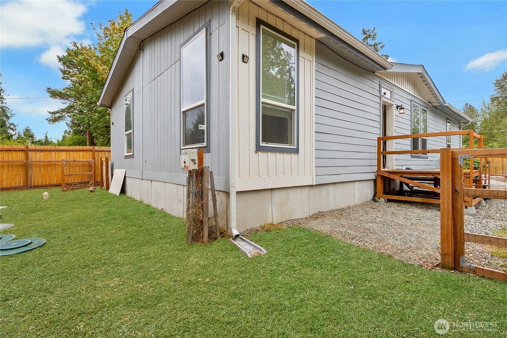 Photo of 18665 196th Avenue SE, Renton, WA 98058 (MLS # 2577091)