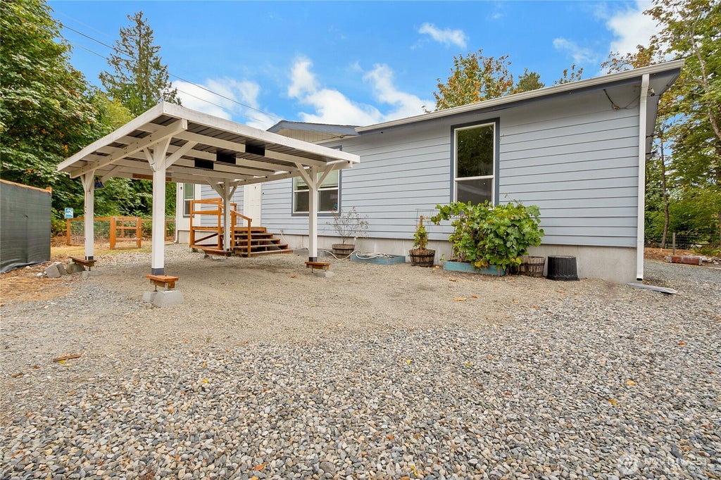 Photo of 18665 196th Avenue SE, Renton, WA 98058 (MLS # 2577091)