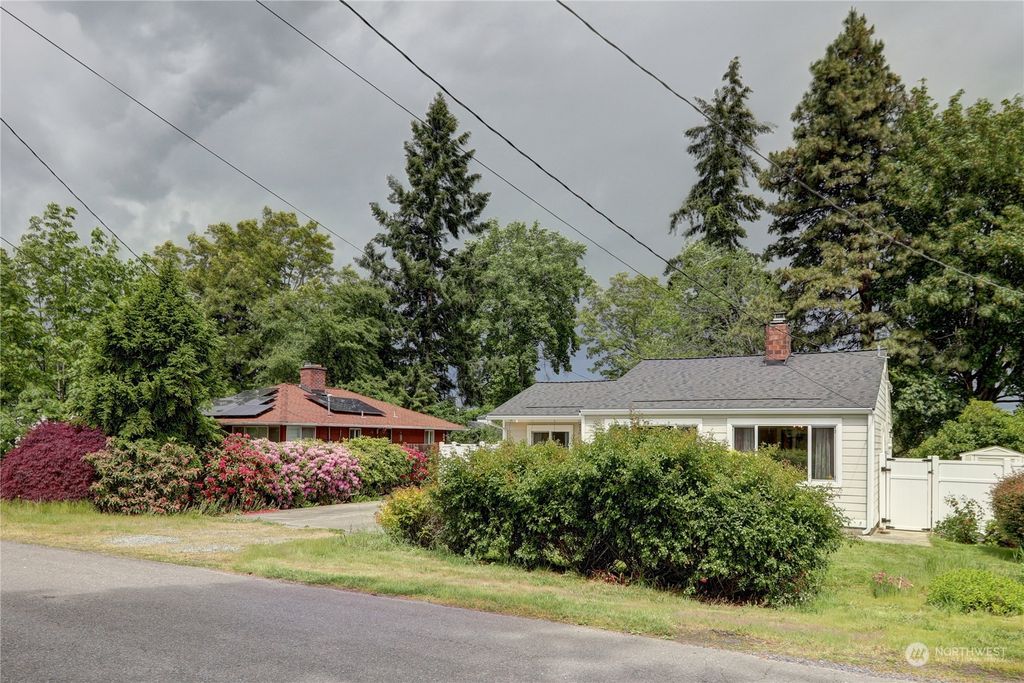 Photo of 2222 S 126th Street St, Seattle, WA 98168 (MLS # 2215816)