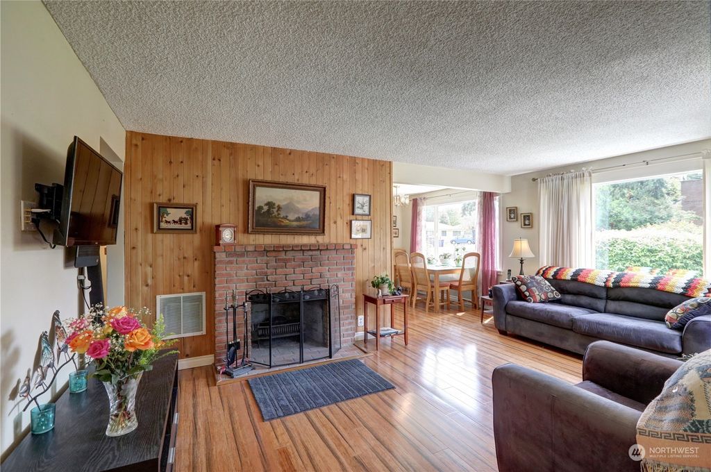 Photo of 2222 S 126th Street St, Seattle, WA 98168 (MLS # 2215816)
