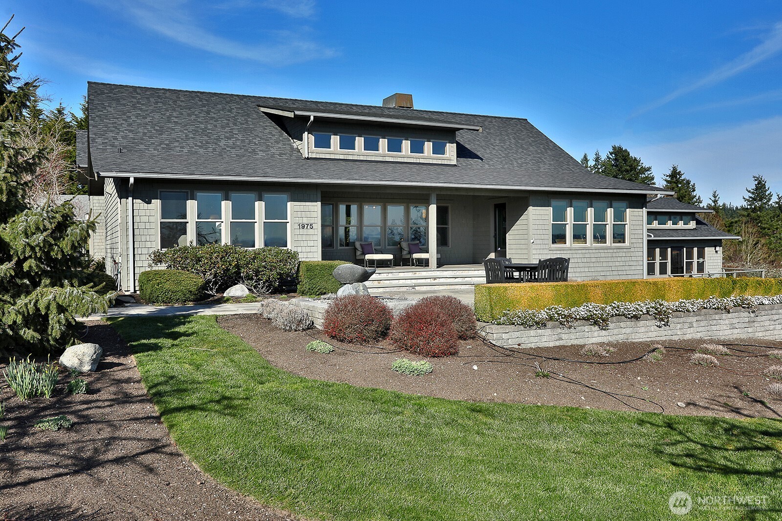 1975 Hillvista Place