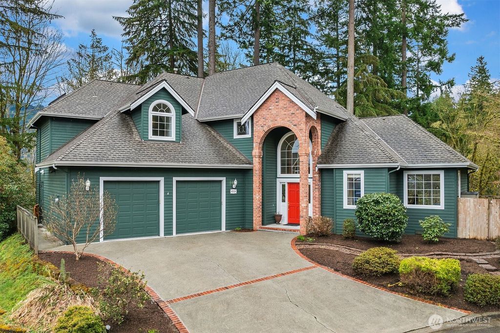 Photo of 255 SW Edgewood Court, Issaquah, WA 98027 (MLS # 2346342)
