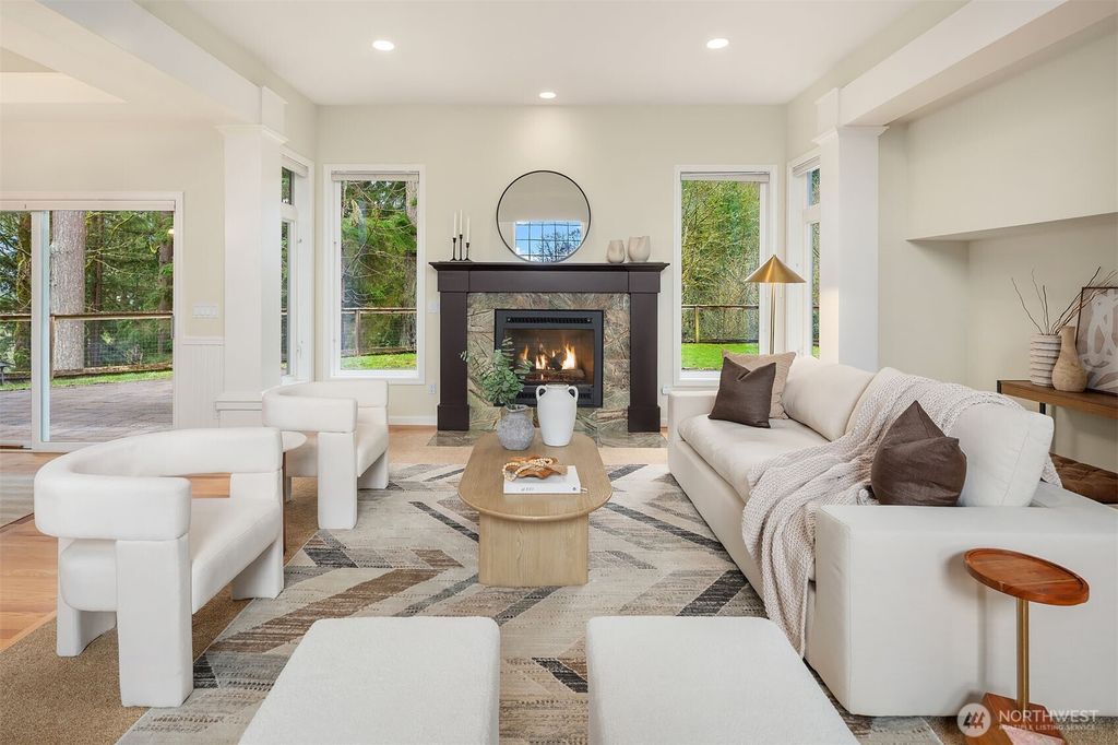 Photo of 255 SW Edgewood Court, Issaquah, WA 98027 (MLS # 2346342)