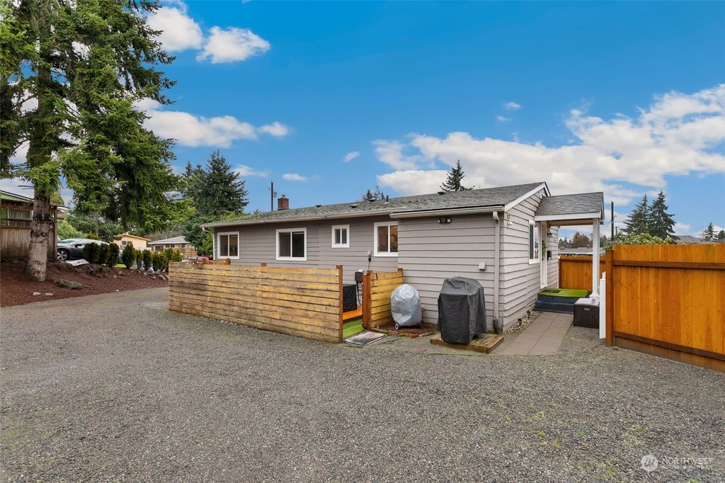 Photo of 2906 NE 5th Place, Renton, WA 98056 (MLS # 2184507)