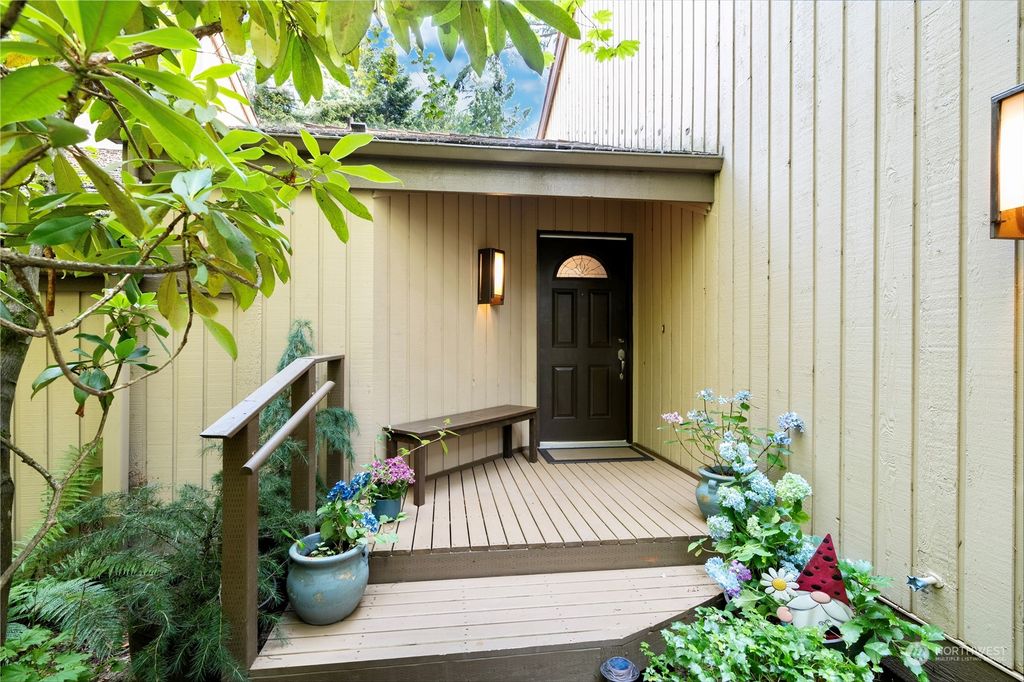 Photo of 2428 Sahalee Drive W, Sammamish, WA 98074 (MLS # 2278394)