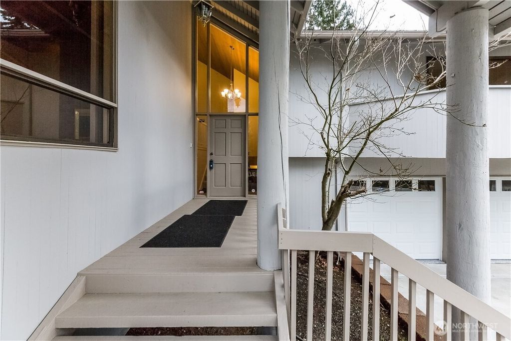 Photo of 2 Cascade Key Ky, Bellevue, WA 98006 (MLS # 2486129)