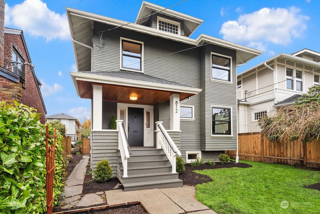 Photo of 812 31st Avenue, Seattle, WA 98122 (MLS # 2204011)