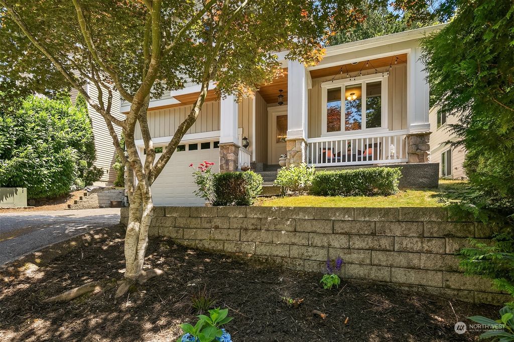 Photo of 1452 207th Avenue NE, Sammamish, WA 98074 (MLS # 2129302)