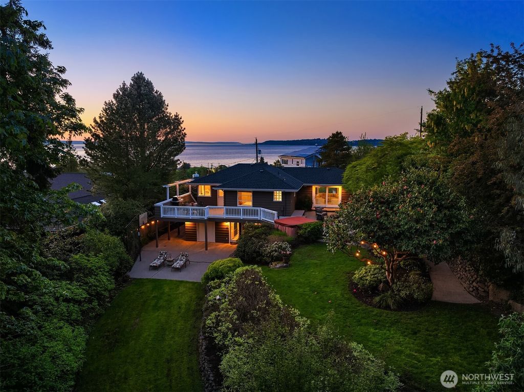 Photo of 5717 SW Hanford Street, Seattle, WA 98116 (MLS # 2368947)