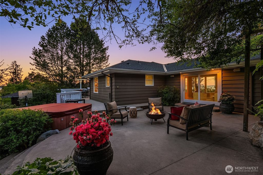 Photo of 5717 SW Hanford Street, Seattle, WA 98116 (MLS # 2368947)