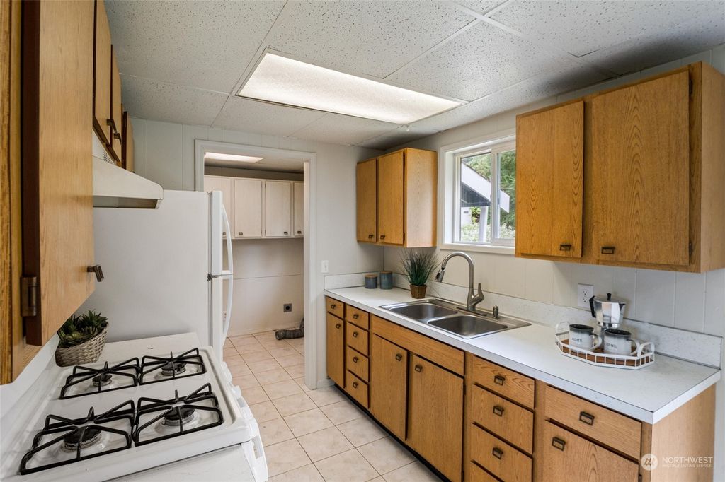 listing image 9364623273554798766