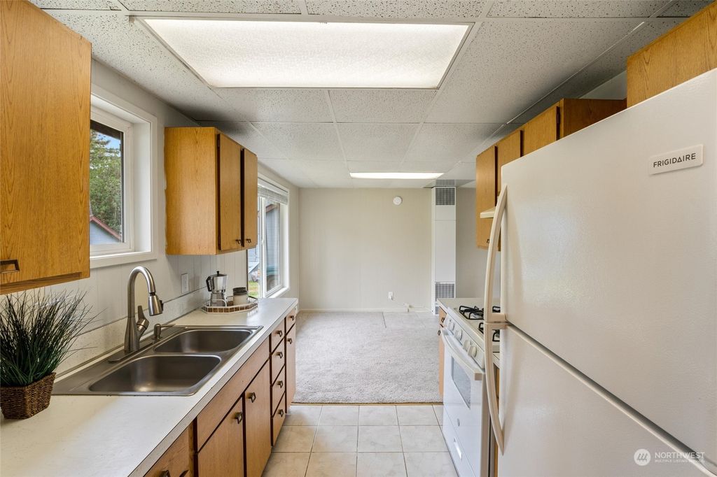 listing image 9366866216564694882