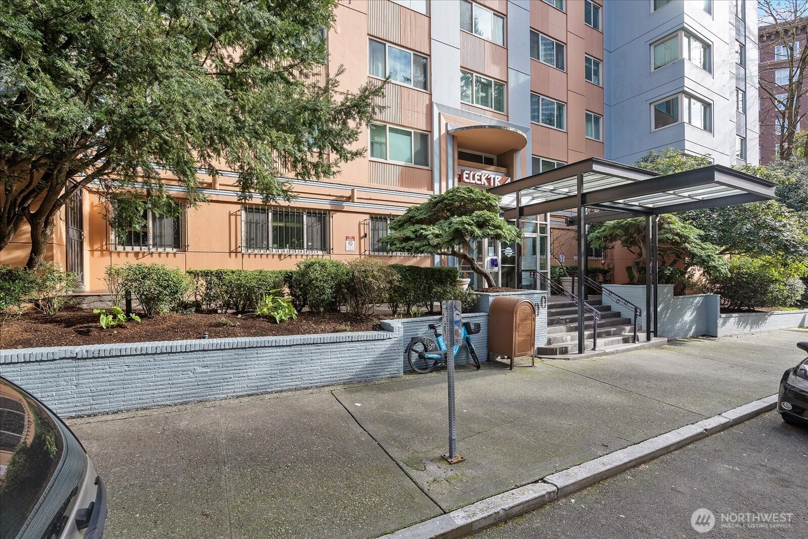 1400 Hubbell Place 512