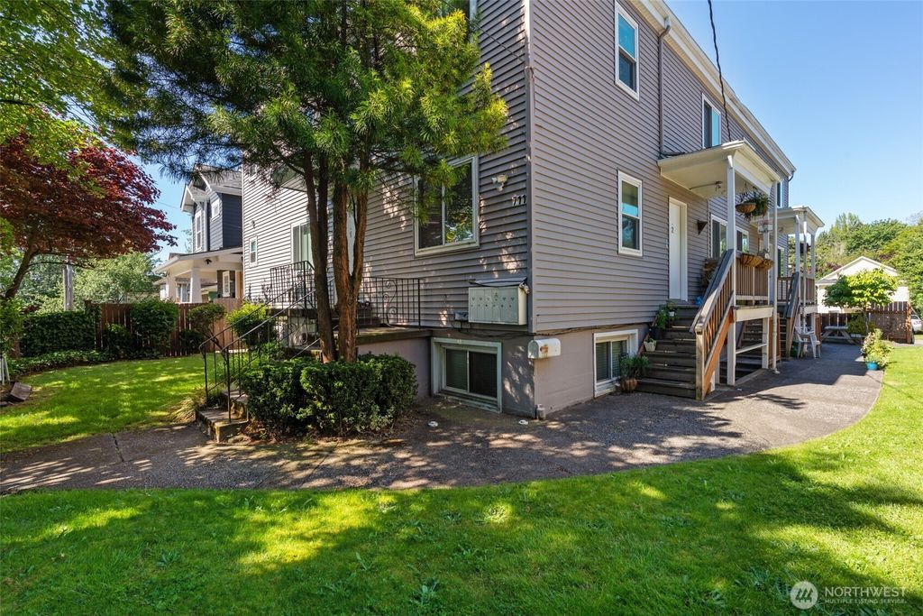 Photo of 711 21st Avenue, Seattle, WA 98122 (MLS # 2417426)