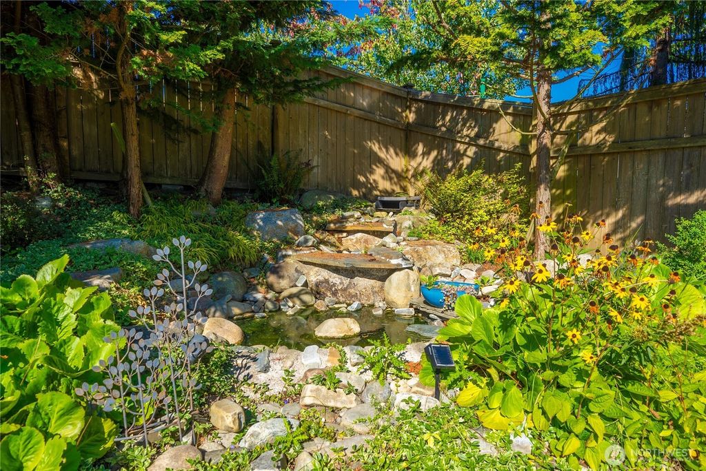 Photo of 1827 66th St, Auburn, WA 98092 (MLS # 2438429)