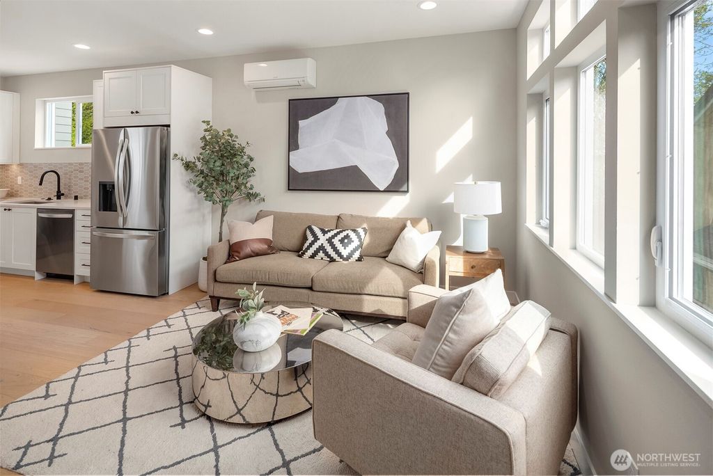 Photo of 332 17th Avenue #B, Seattle, WA 98122 (MLS # 2410711)