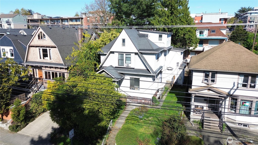Photo of 206 12th Avenue E, Seattle, WA 98102 (MLS # 2585317)