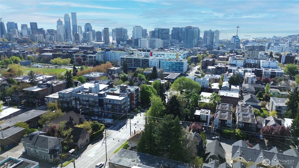 Photo of 206 12th Avenue E, Seattle, WA 98102 (MLS # 2585317)