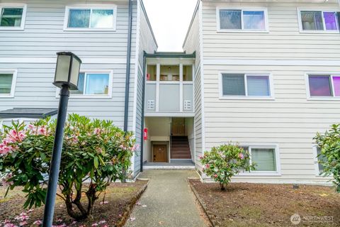 15210 Macadam Road S Unit E204, Tukwila, WA 98188 - MLS#: 2370795
