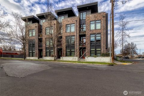 Photo of 175 N 4th Avenue, Walla Walla, WA 99362 (MLS # 2490266)