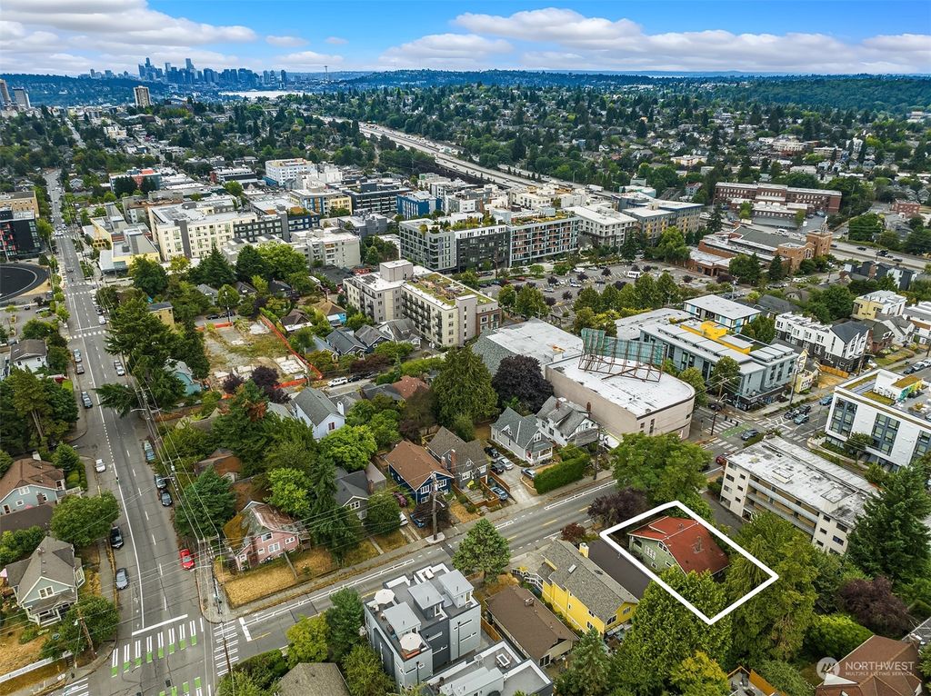 Photo of 1012 NE 70th Street, Seattle, WA 98115 (MLS # 2153046)