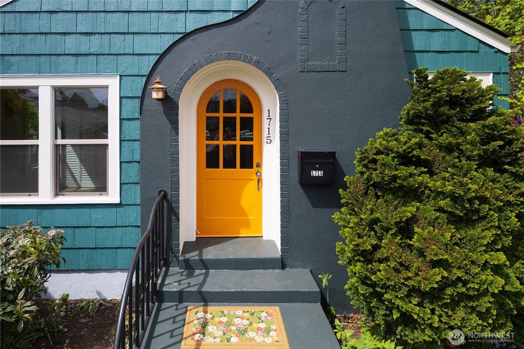 Photo of 1715 H Street, Bellingham, WA 98225 (MLS # 2513855)