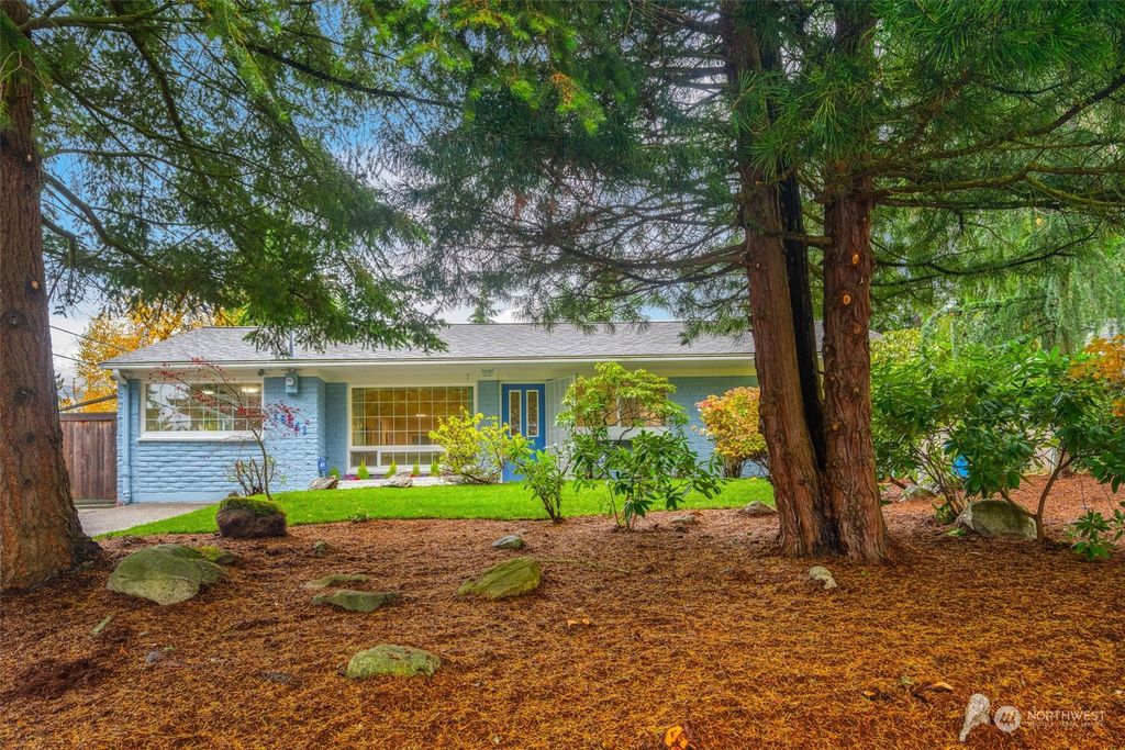Photo of 16541 Ashworth Avenue N, Shoreline, WA 98133 (MLS # 2309918)