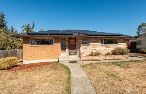 Photo of 1421 E 2nd St St, Port Angeles, WA 98362 (MLS # 2438665)