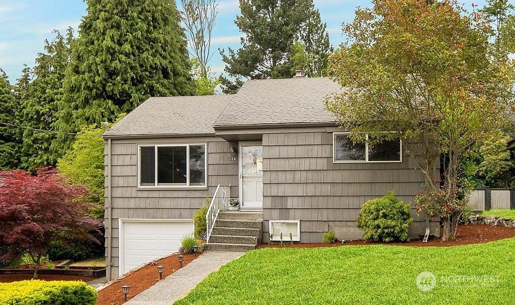 Photo of 328 NE 162nd Street, Shoreline, WA 98155 (MLS # 2010661)