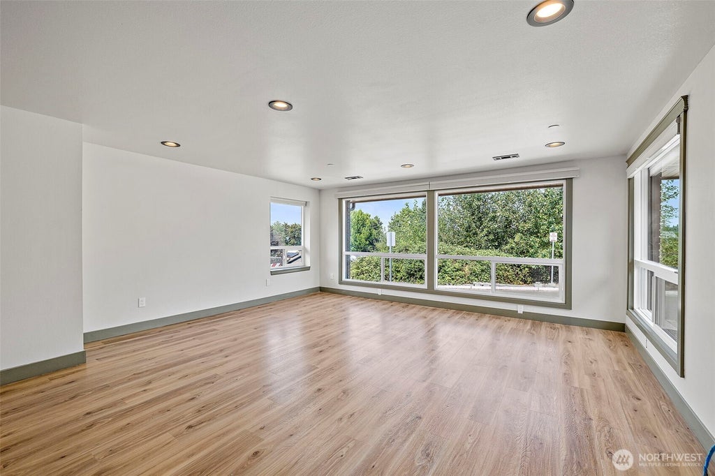 Photo of 1008 E Guiberson Street, Kent, WA 98030 (MLS # 2590571)