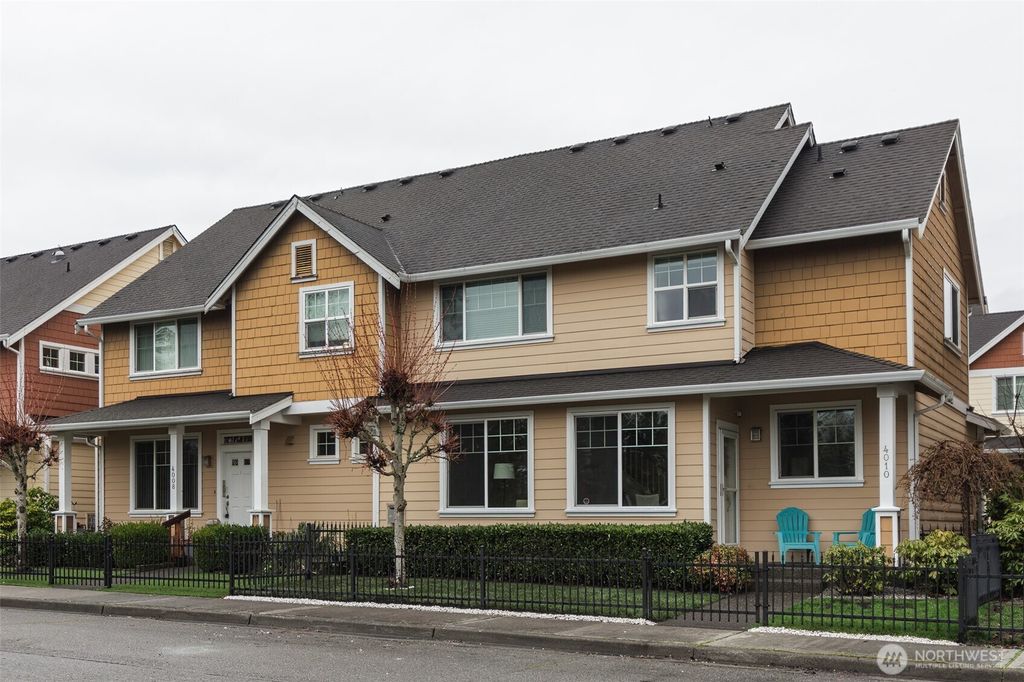 Photo of 4010 NE 3rd Court, Renton, WA 98056 (MLS # 2494124)