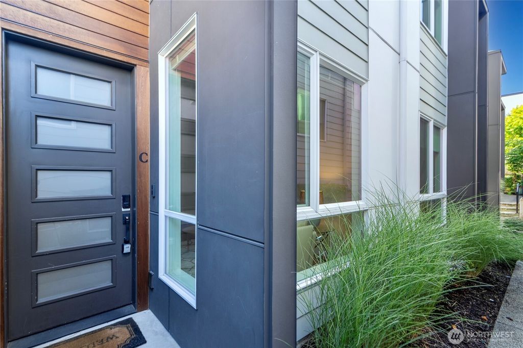 Photo of 2218 Franklin Avenue E #C, Seattle, WA 98102 (MLS # 2434989)
