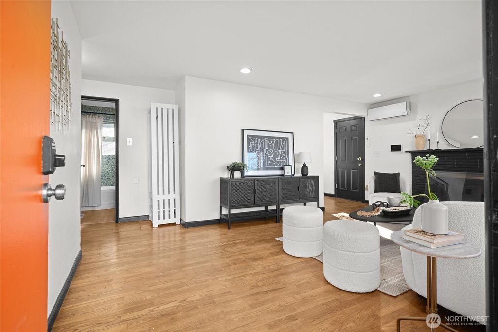 Photo of 4465 S Rose Street, Seattle, WA 98118 (MLS # 2470597)