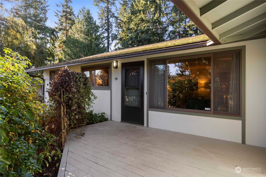 Photo of 16424 65th Avenue W, Lynnwood, WA 98037 (MLS # 2181225)