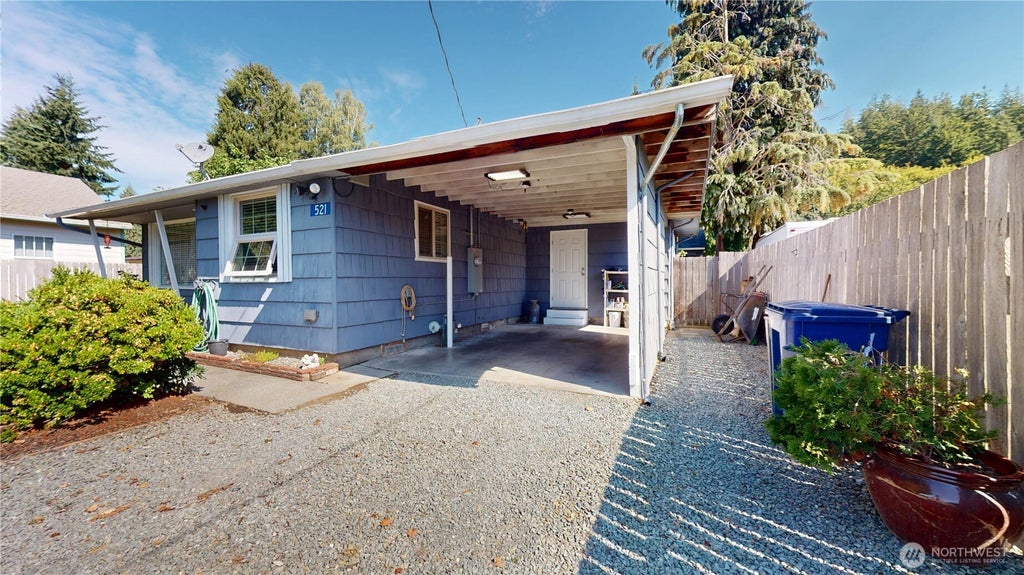Photo of 521 E Magnolia Avenue, Burlington, WA 98233 (MLS # 2555282)