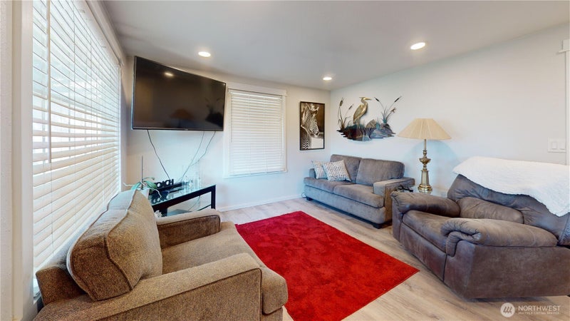 521 E Magnolia Avenue