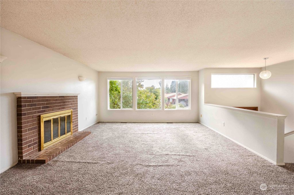 Photo of 7550 42nd Avenue NE, Seattle, WA 98115 (MLS # 2161674)