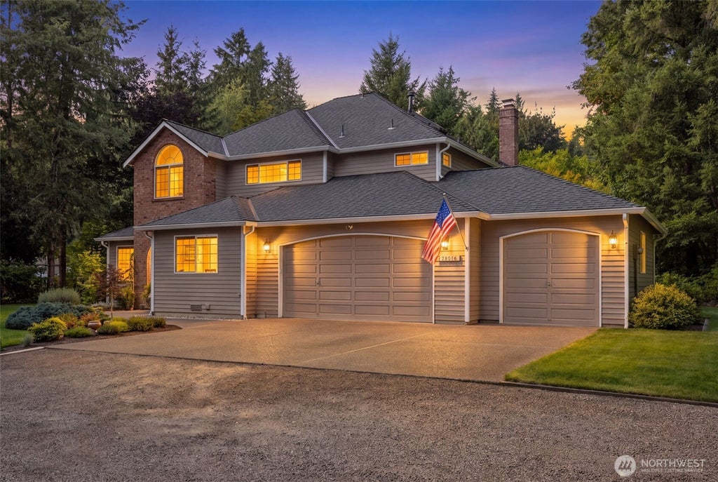 Photo of 19318 SE 328th Place, Kent, WA 98042 (MLS # 2551758)